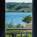 Apartman By The Sea Posedarje