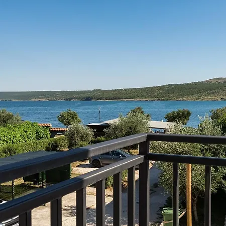 By The Sea Apartment Posedarje